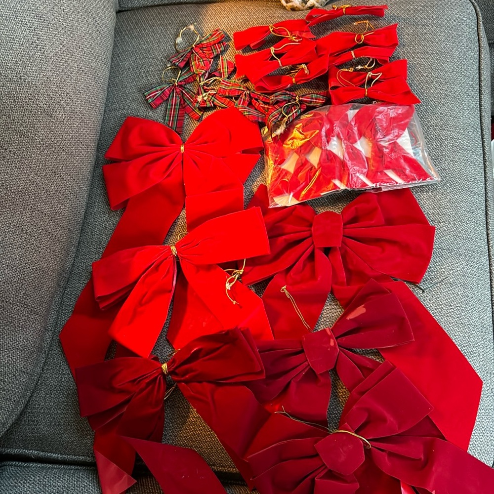 Lot of vintage red,burgundy,plaid velvety bows 